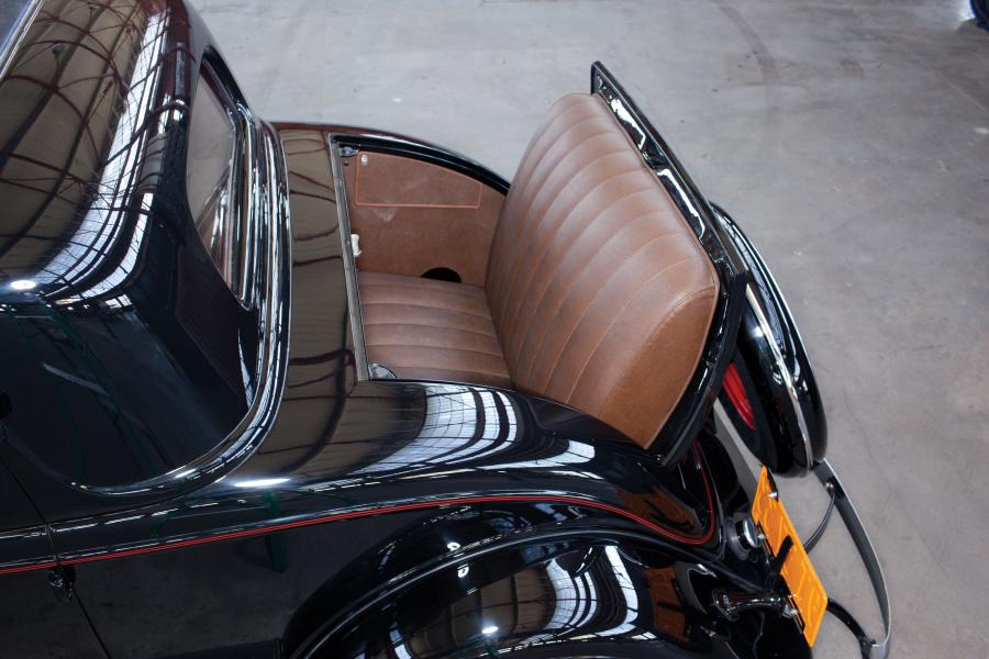 Ford V8 DeLuxe 3-Window Coupe 1933 года  (фото 7 из 25)